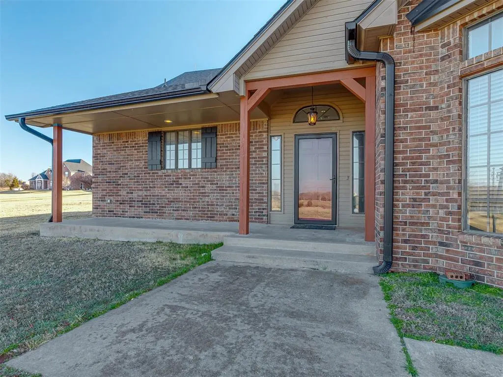 Photo 2 — 24590 N May Avenue, Edmond, OK 73025