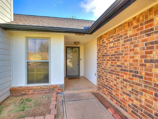 Photo 3 — 3712 Summerwind Avenue, Oklahoma City, OK 73179