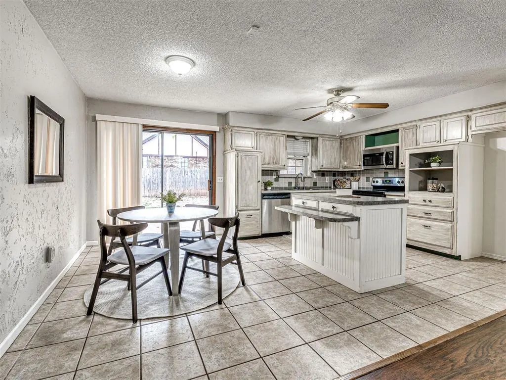 Photo 11 — 3712 Summerwind Avenue, Oklahoma City, OK 73179