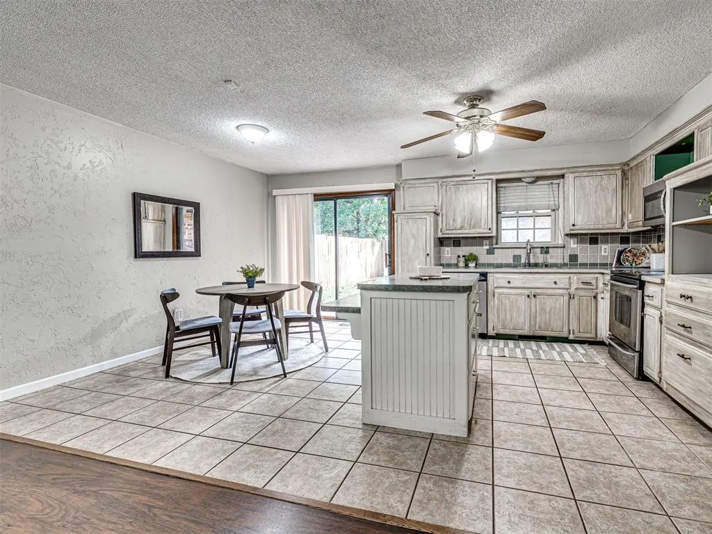 Photo 13 — 3712 Summerwind Avenue, Oklahoma City, OK 73179