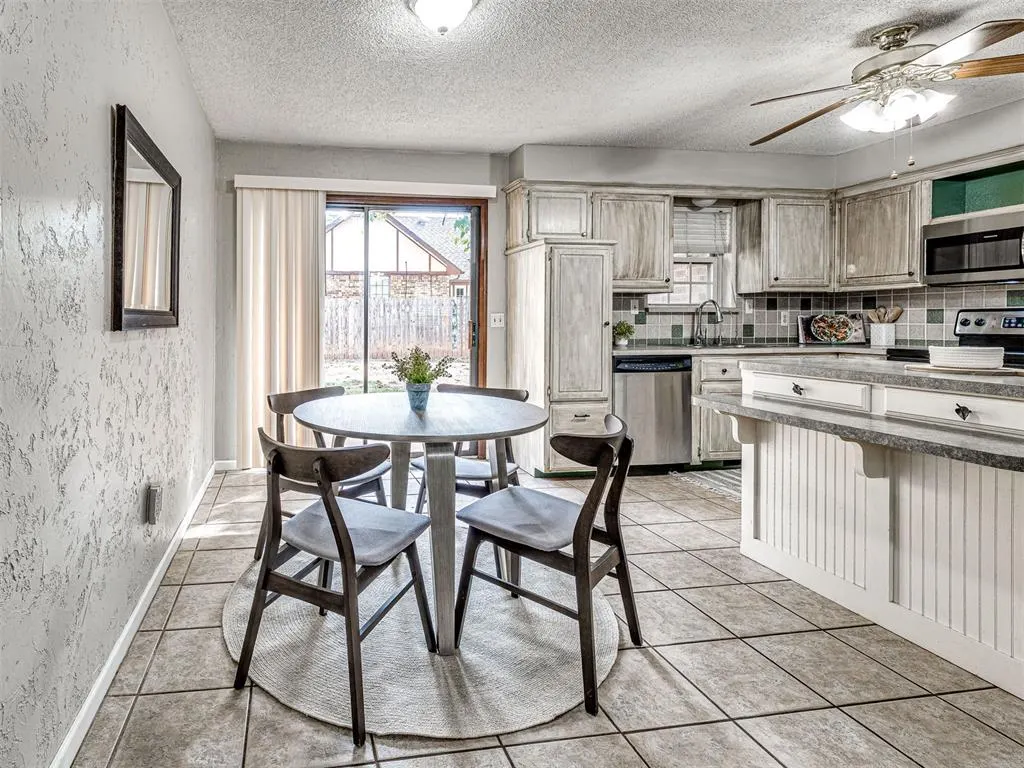 Photo 14 — 3712 Summerwind Avenue, Oklahoma City, OK 73179