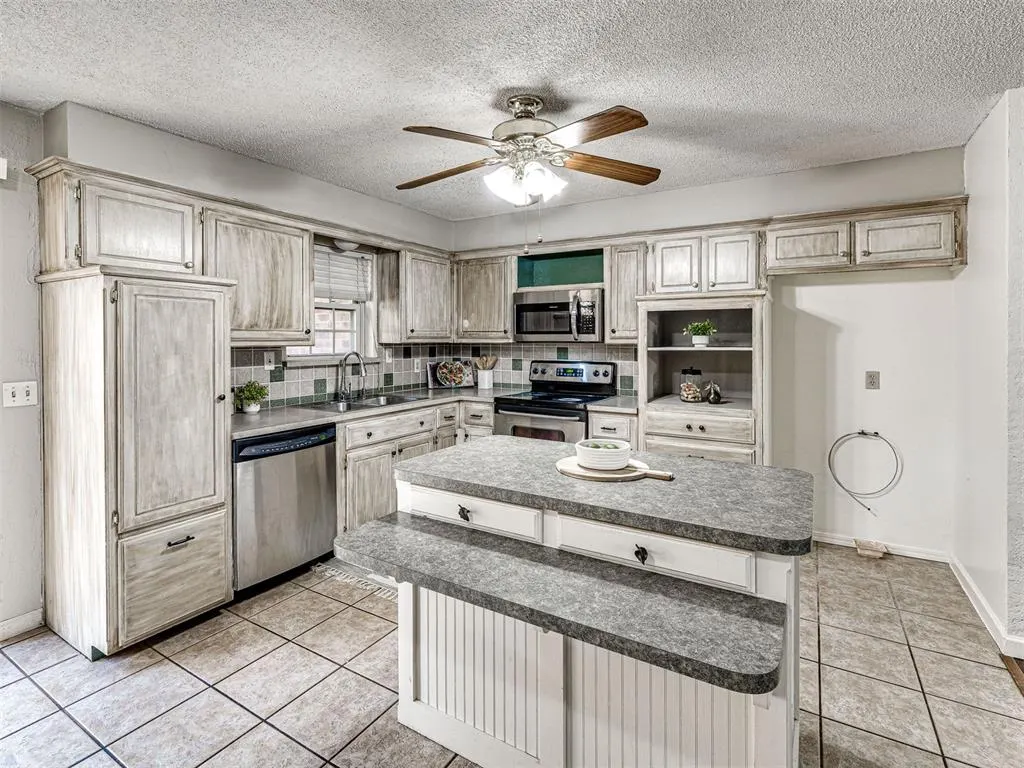 Photo 16 — 3712 Summerwind Avenue, Oklahoma City, OK 73179