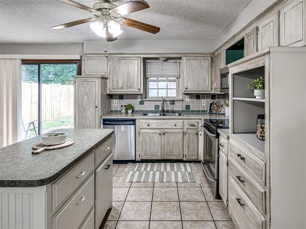 Photo 18 — 3712 Summerwind Avenue, Oklahoma City, OK 73179