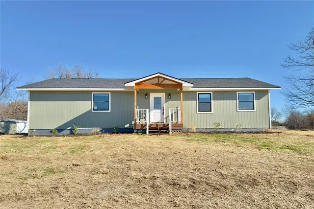 Photo 2 — 9710 Hillcrest Drive, Edmond, OK 73025
