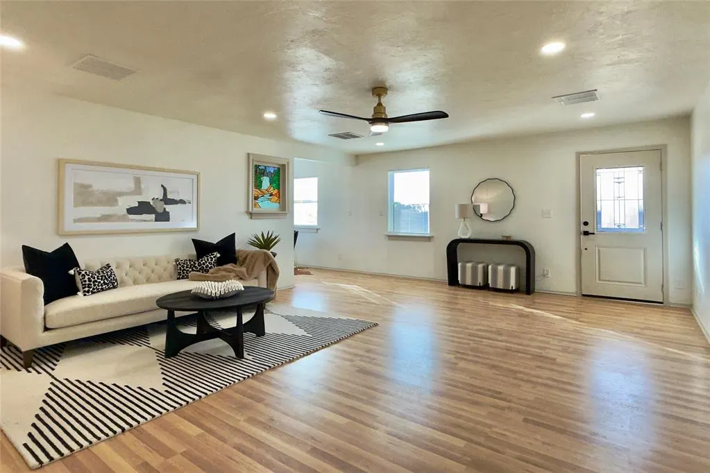 Photo 7 — 9710 Hillcrest Drive, Edmond, OK 73025