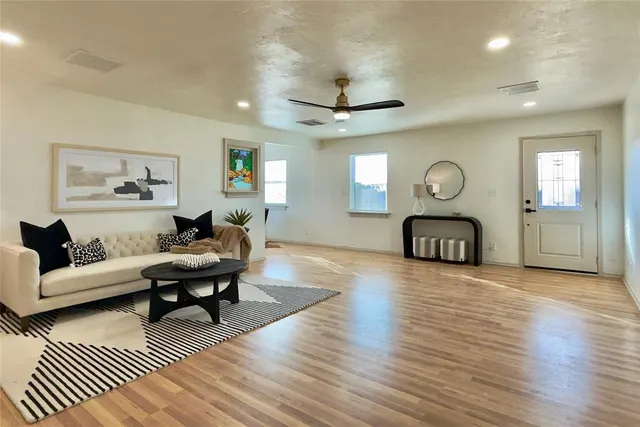 Photo 7 — 9710 Hillcrest Drive, Edmond, OK 73025