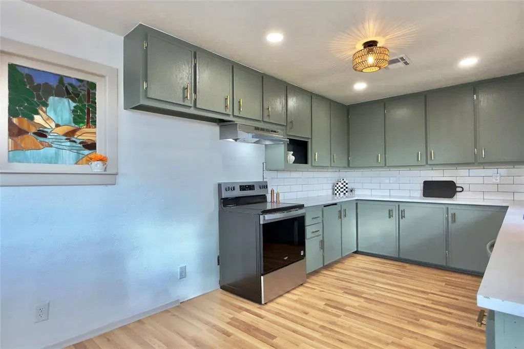 Photo 12 — 9710 Hillcrest Drive, Edmond, OK 73025
