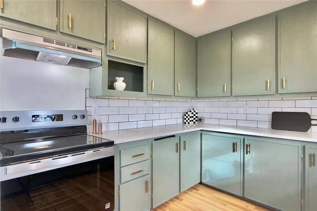 Photo 14 — 9710 Hillcrest Drive, Edmond, OK 73025