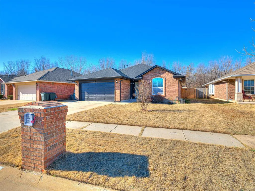Photo 2 — 229 Spring Creek Road, Oklahoma City, OK 73117
