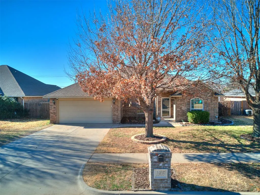 Photo 2 — 1905 Breakers West Boulevard, Yukon, OK 73128