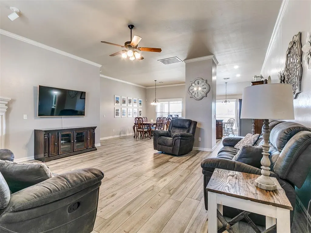 Photo 4 — 1905 Breakers West Boulevard, Yukon, OK 73128