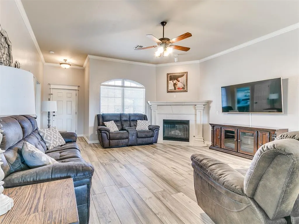 Photo 5 — 1905 Breakers West Boulevard, Yukon, OK 73128