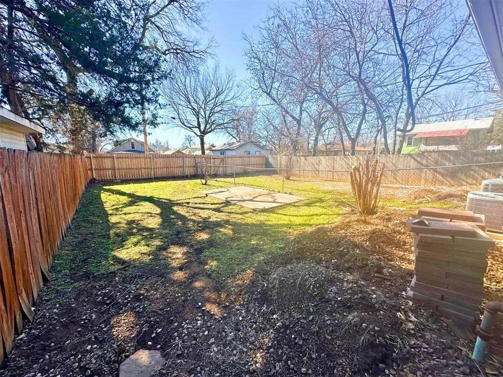 Photo 5 — 910 NW Dearborn Avenue A, Lawton, OK 73507