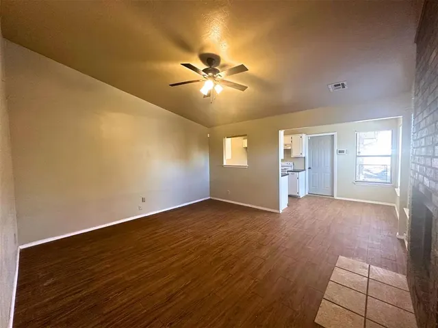 Photo 7 — 910 NW Dearborn Avenue A, Lawton, OK 73507