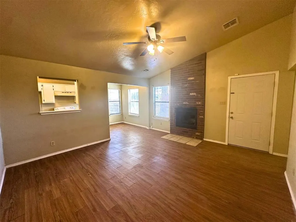 Photo 8 — 910 NW Dearborn Avenue A, Lawton, OK 73507