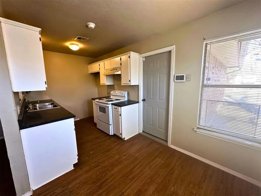 Photo 12 — 910 NW Dearborn Avenue A, Lawton, OK 73507