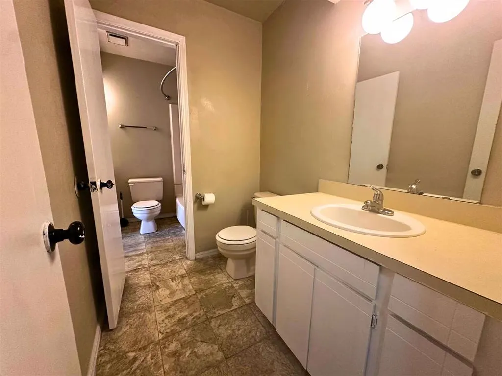 Photo 16 — 910 NW Dearborn Avenue A, Lawton, OK 73507