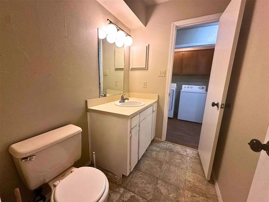 Photo 17 — 910 NW Dearborn Avenue A, Lawton, OK 73507