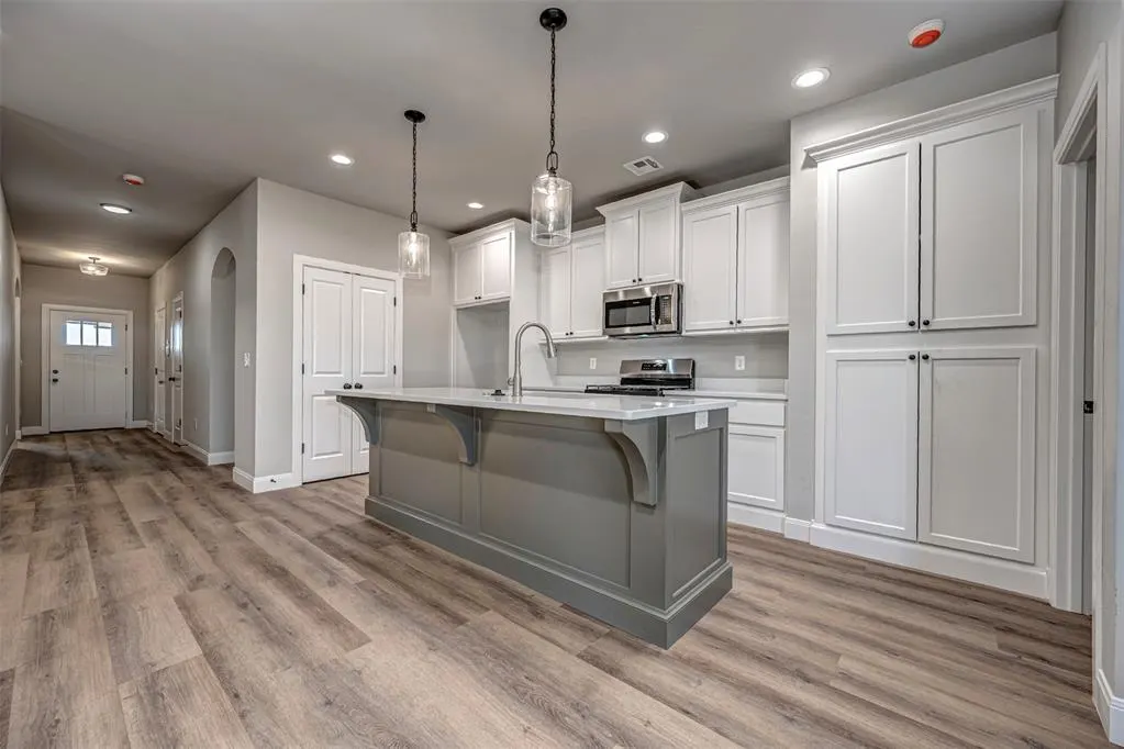 Photo 4 — 10637 SW 18 Street, Yukon, OK 73099