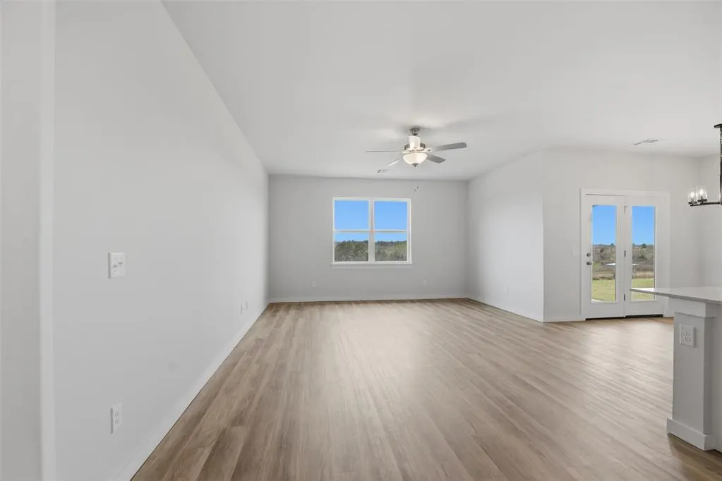 Photo 3 — 664 Cumberland Drive, Guthrie, OK 73044