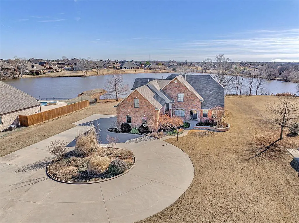 Front exterior — 3004 Twin Lake Drive, Moore, OK 73165