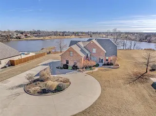 Sold home at 3004 Twin Lake Drive