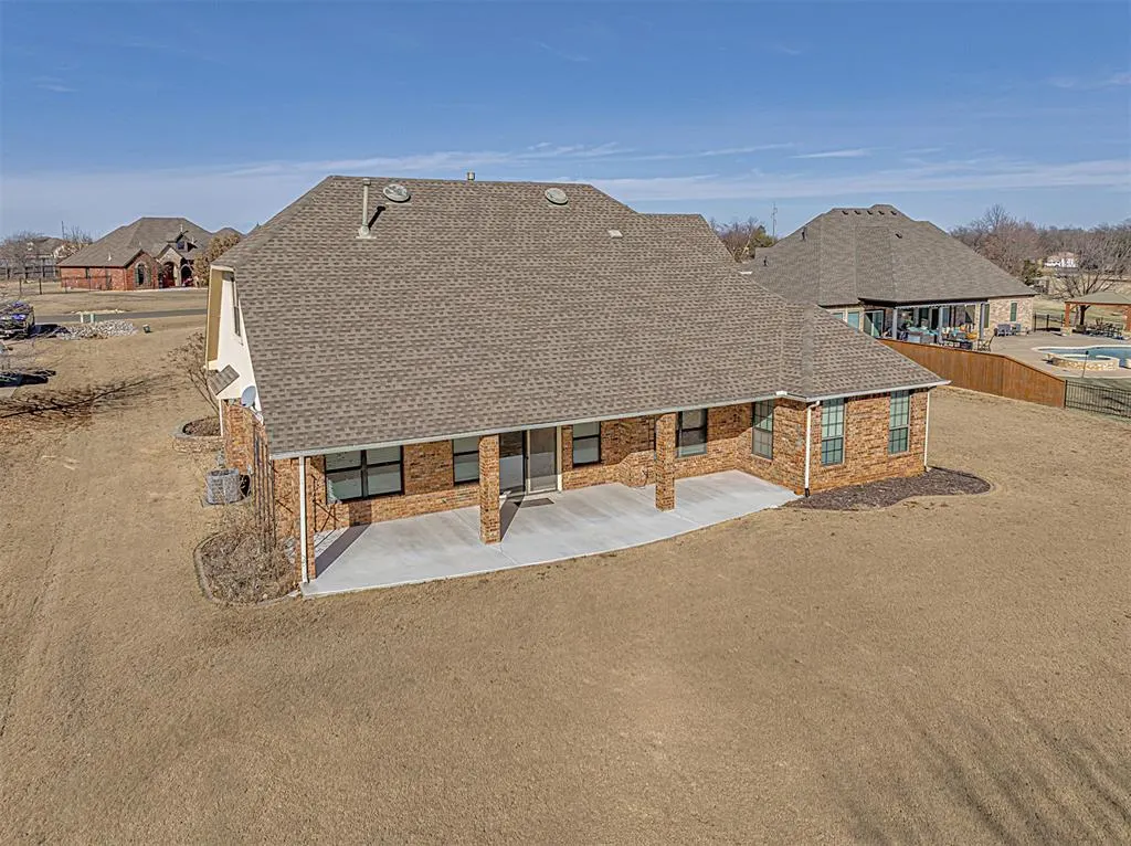 Photo 3 — 3004 Twin Lake Drive, Moore, OK 73165