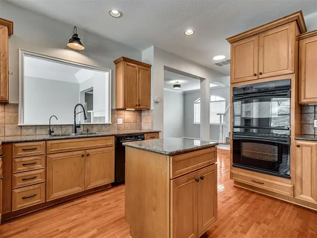 Photo 5 — 3004 Twin Lake Drive, Moore, OK 73165