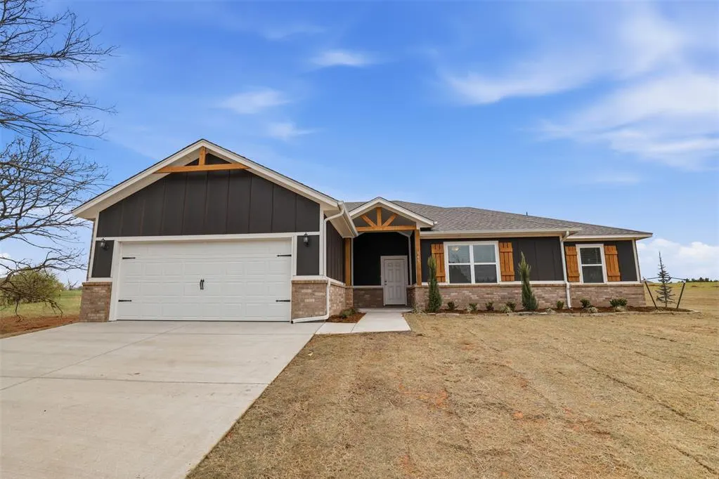 Front exterior — 545 Cumberland Drive, Guthrie, OK 73044
