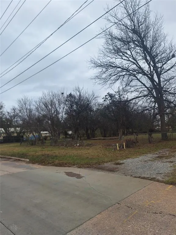 Photo 3 — 908 SW 4th Street, Lawton, OK 73501
