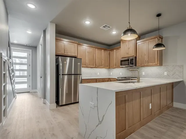 Photo 2 — 611 W 2nd Street, Edmond, OK 73003