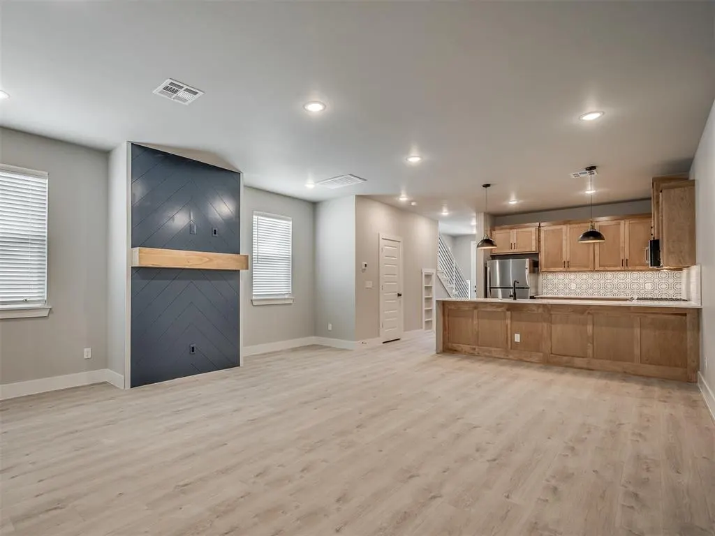 Photo 3 — 611 W 2nd Street, Edmond, OK 73003