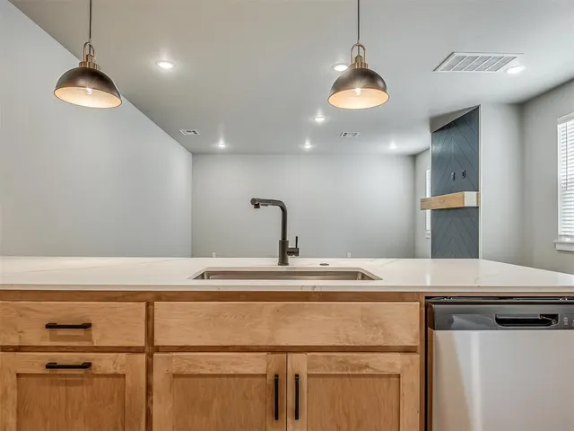 Photo 4 — 611 W 2nd Street, Edmond, OK 73003