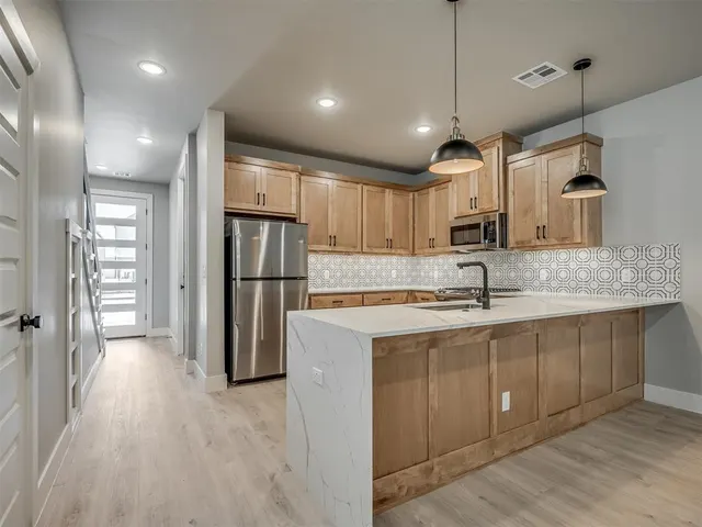 Photo 5 — 611 W 2nd Street, Edmond, OK 73003