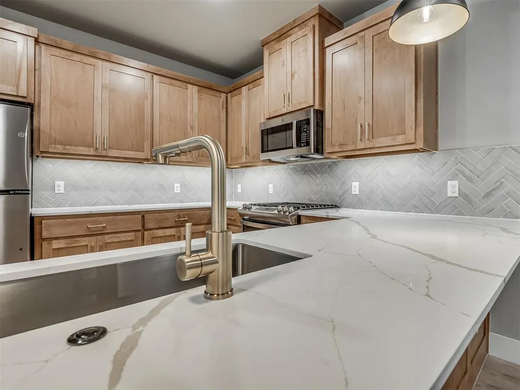 Photo 6 — 611 W 2nd Street, Edmond, OK 73003