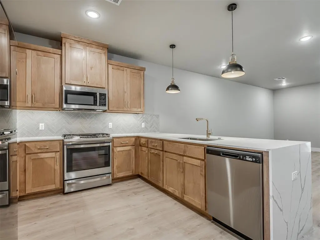 Photo 8 — 611 W 2nd Street, Edmond, OK 73003
