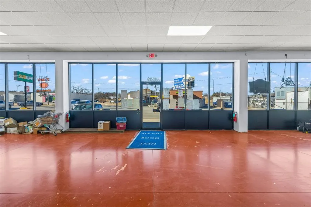 Photo 3 — 1523 Stewart Drive, Chickasha, OK 73018
