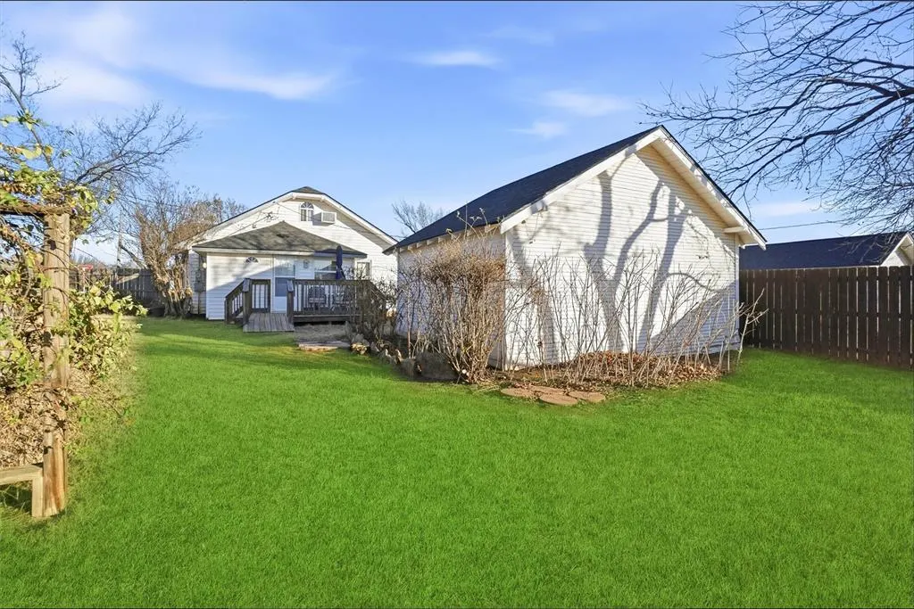 Photo 40 — 329 N Bailey Street, Hobart, OK 73651