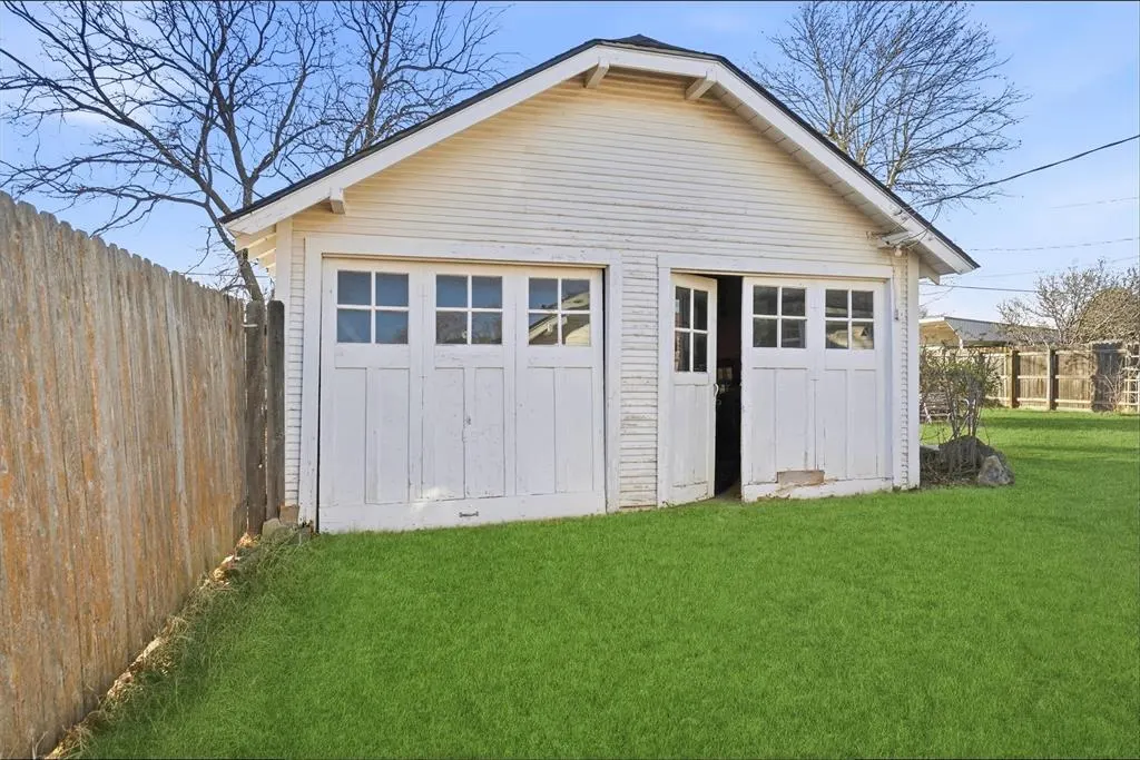 Photo 41 — 329 N Bailey Street, Hobart, OK 73651