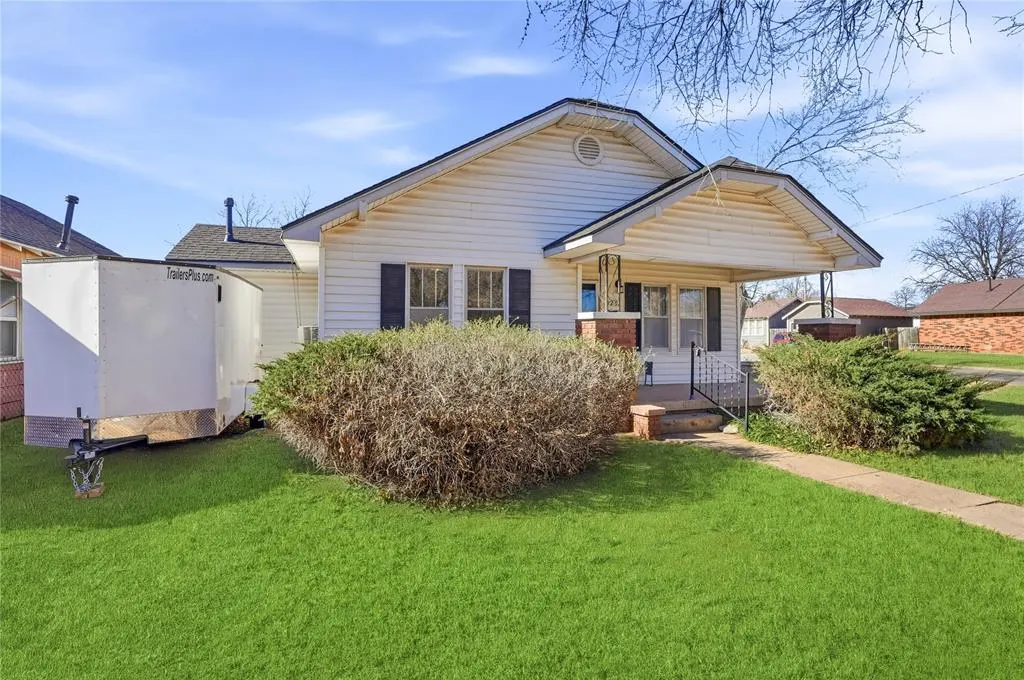 Photo 3 — 329 N Bailey Street, Hobart, OK 73651