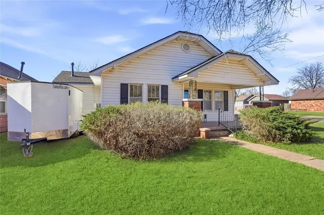 Photo 3 — 329 N Bailey Street, Hobart, OK 73651