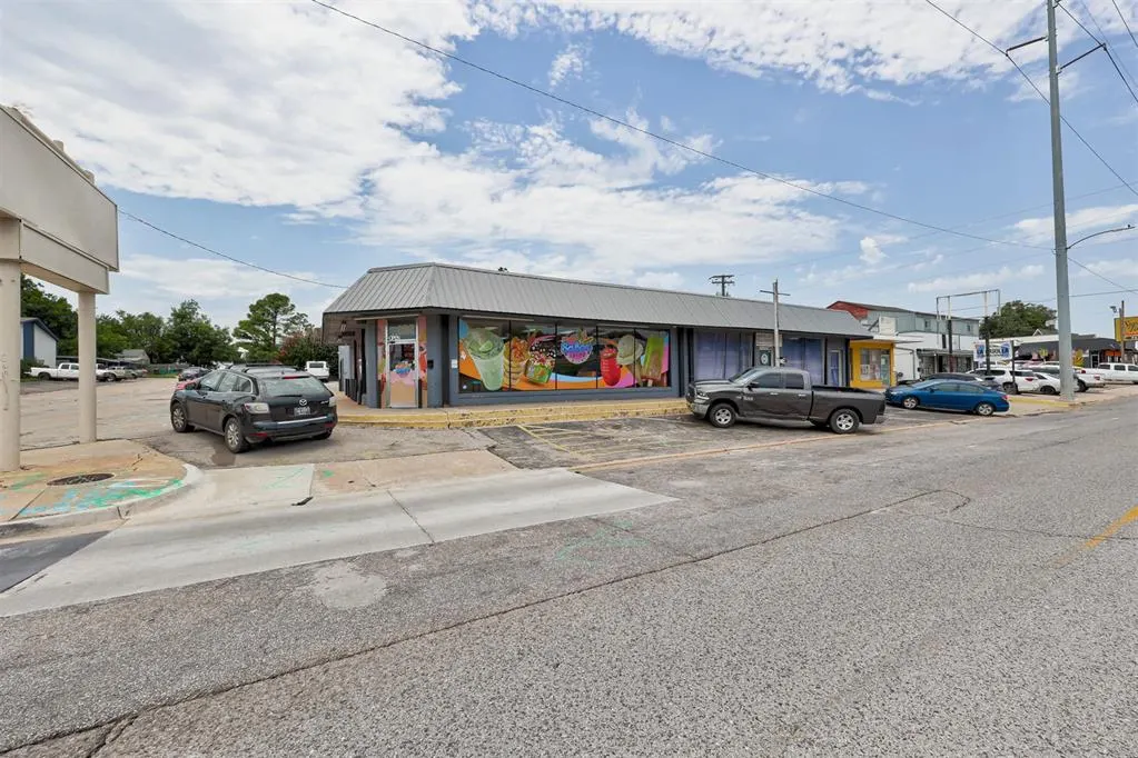 Front exterior — 2901 N May Avenue, Oklahoma City, OK 73107