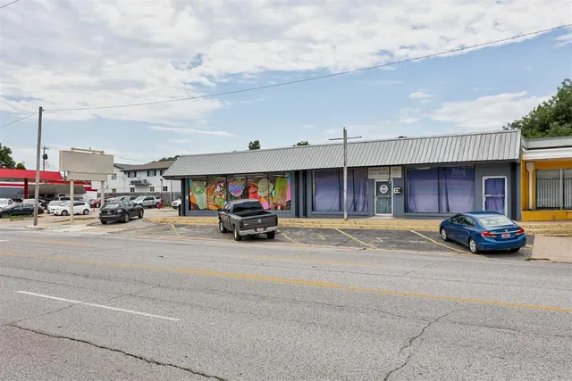 Photo 3 — 2901 N May Avenue, Oklahoma City, OK 73107