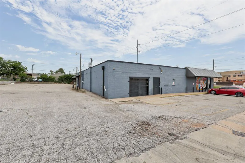 Photo 5 — 2901 N May Avenue, Oklahoma City, OK 73107