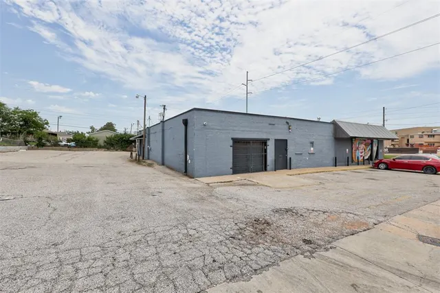 Photo 5 — 2901 N May Avenue, Oklahoma City, OK 73107