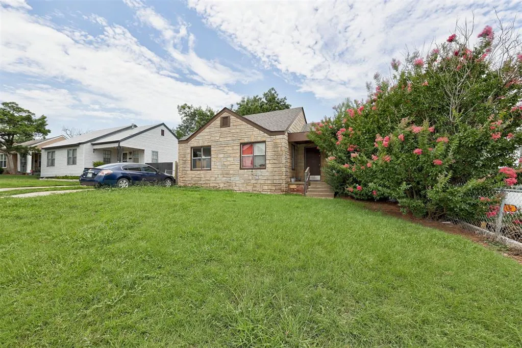 Photo 8 — 2901 N May Avenue, Oklahoma City, OK 73107