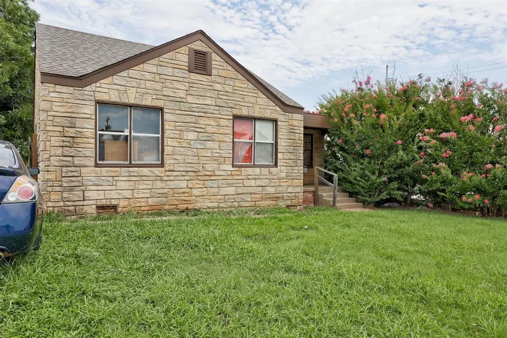 Photo 9 — 2901 N May Avenue, Oklahoma City, OK 73107