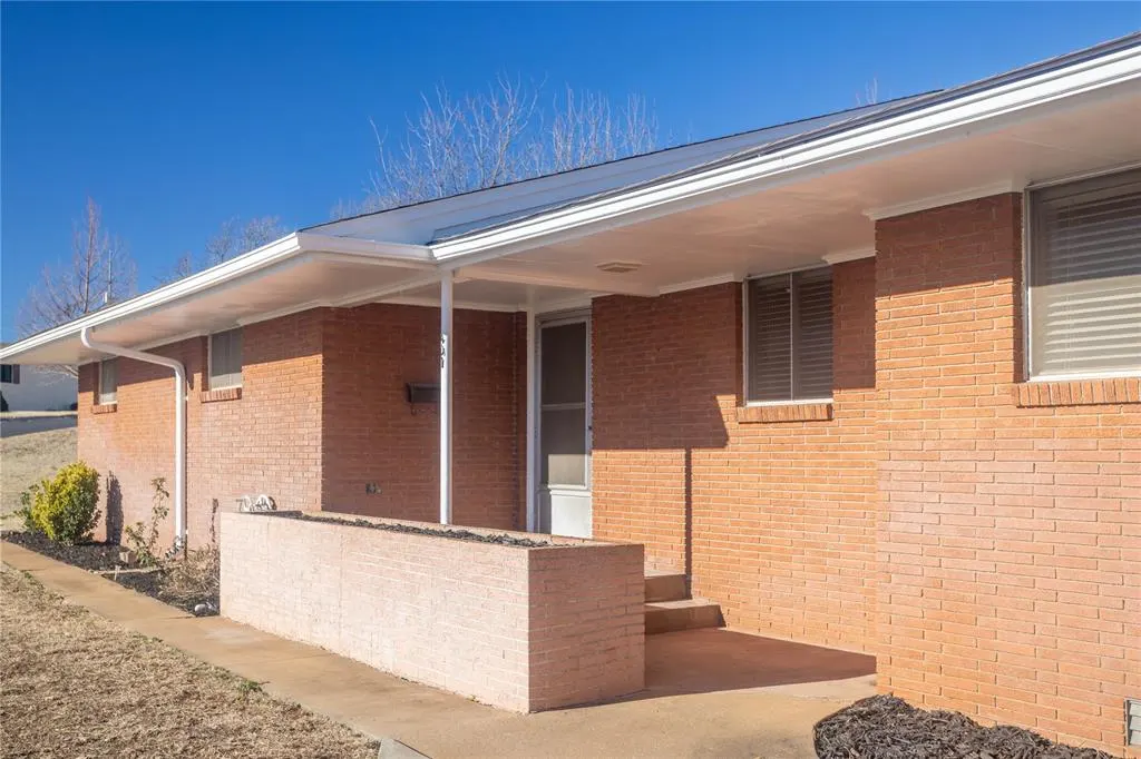 Photo 2 — 401 N Arizona, Weatherford, OK 73096