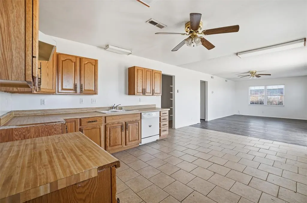 Photo 7 — 212 Iroquois Trail, Burns Flat, OK 73624