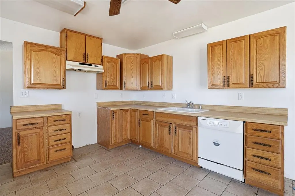 Photo 8 — 212 Iroquois Trail, Burns Flat, OK 73624
